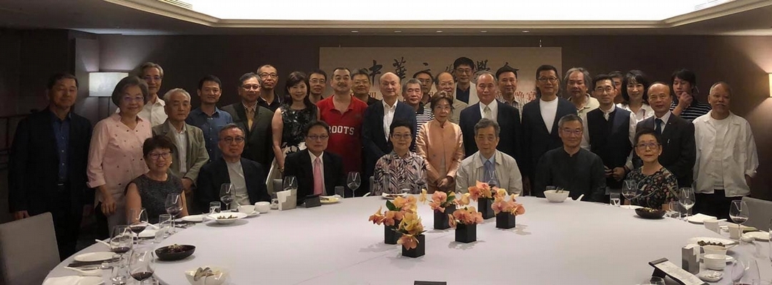 中華文物學會的第15屆理事長交接典禮與餐會，國內藝文界人士踴躍出席，氣氛溫馨。（簡秀枝提供）