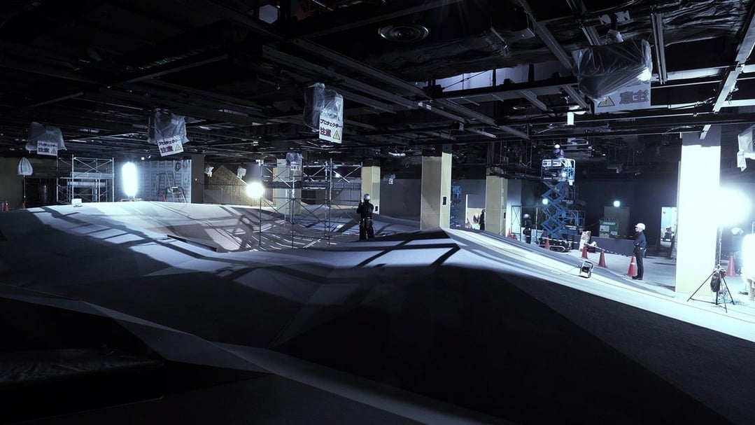 「森大樓數位美術館：teamLab無界」（MORI Building DIGITAL ART MUSEUM: teamLab Borderless）施工一景。（© teamLab）