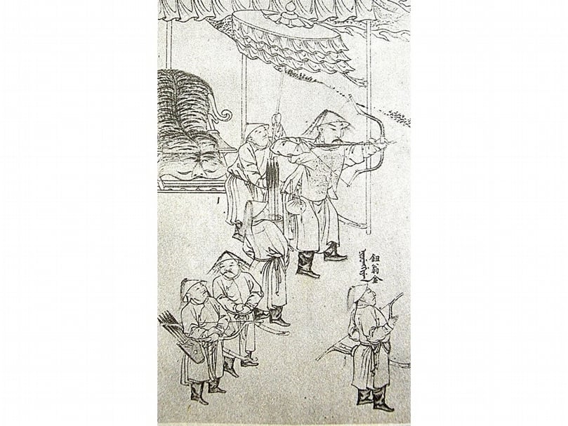 清早期皇帝(汗王)、侍衛所戴用的涼帽樣式。圖為清〈太祖實錄戰圖〉之「太祖射柳於洞野」局部。(李理、李姝夢提供)