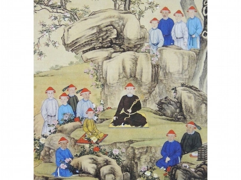 清宮侍衛隨皇帝在後苑內穿著常服袍。清〈雍正帝行樂圖〉軸局部。(李理、李姝夢提供)