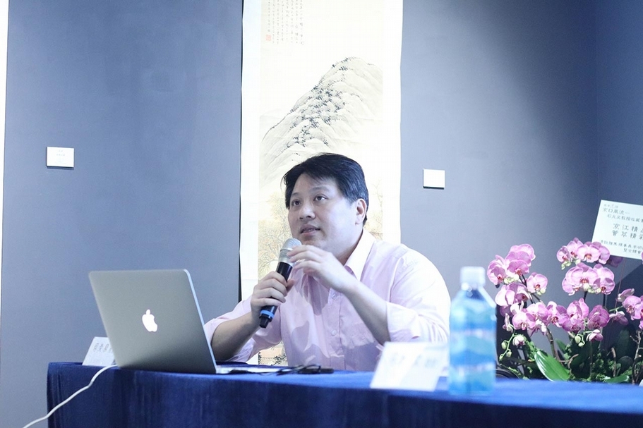 國立故宮博物院書畫處研究員何炎泉以「王文治與潘恭壽」為題，深度剖析潘恭壽畫作之精妙。（大觀藝術空間提供）