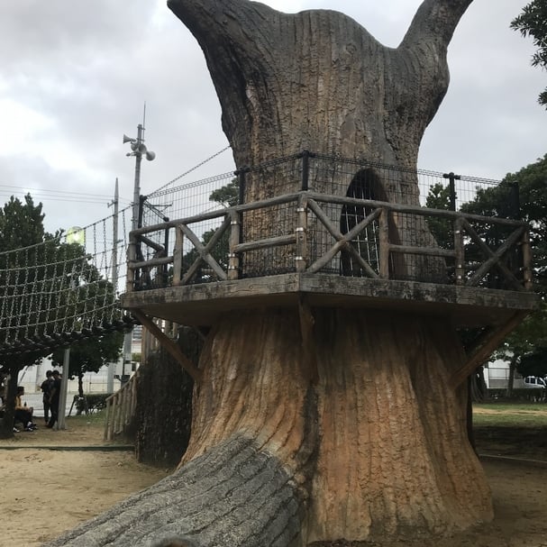 あだん兒童樹屋公園以三根巨型樹屋為公園設施主體，強調幻想與自然情境。（攝影／張玉音）