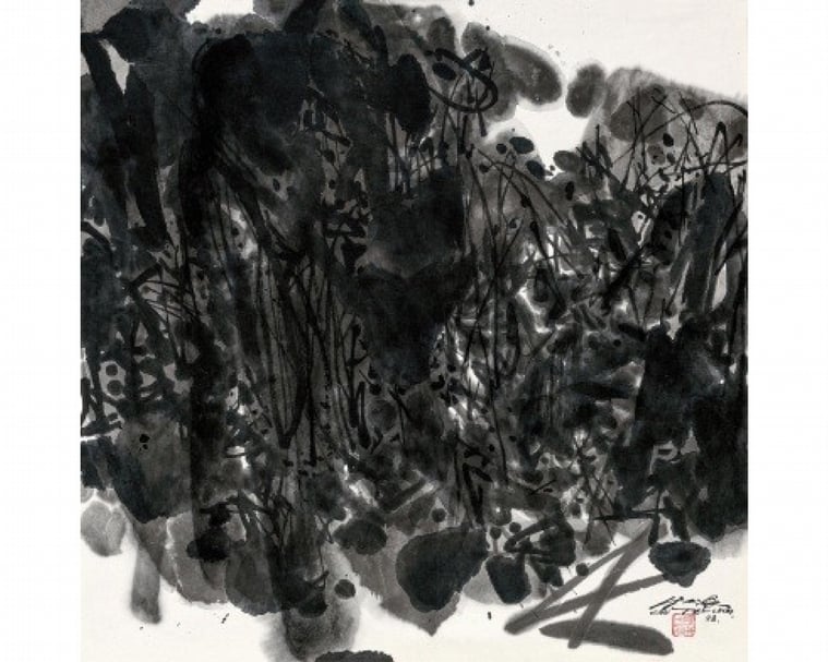 朱德群《抽象水墨》,水墨、紙本,68×68.5 cm,1998。(保利香港提供)