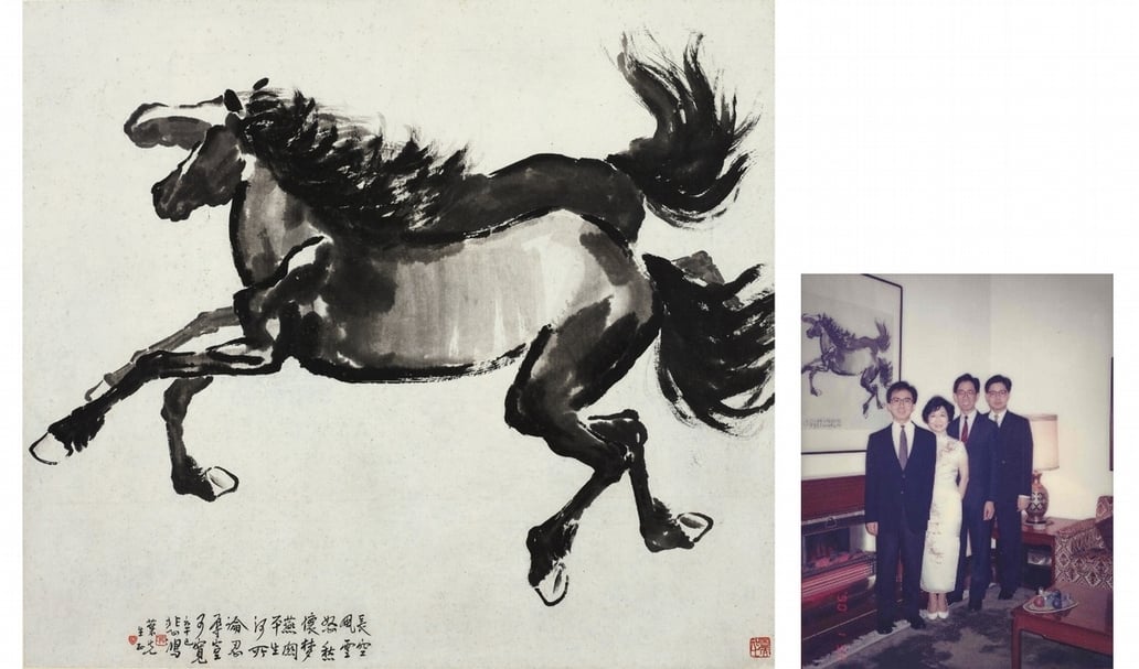 左為編號274的徐悲鴻1941年作《雙駿圖》，水墨紙本，89×105公分，估價400萬至600萬港元，於1988年蘇富比香港《中國書畫》購得。右為葉守瑤（右二）伉儷與徐悲鴻畫作的合影。（©香港邦瀚斯）