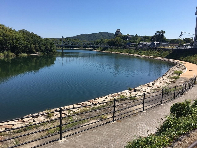 岡山的主要河川旭川，也多沿著此河岸展示作品。（攝影／陳飛豪）