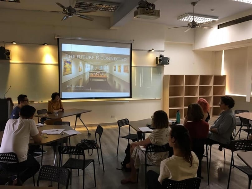 國立臺北教育大學當代藝術評論與策展研究全英語碩士學位學程於北師美術館課堂現場。（取自CCSCA臉書）