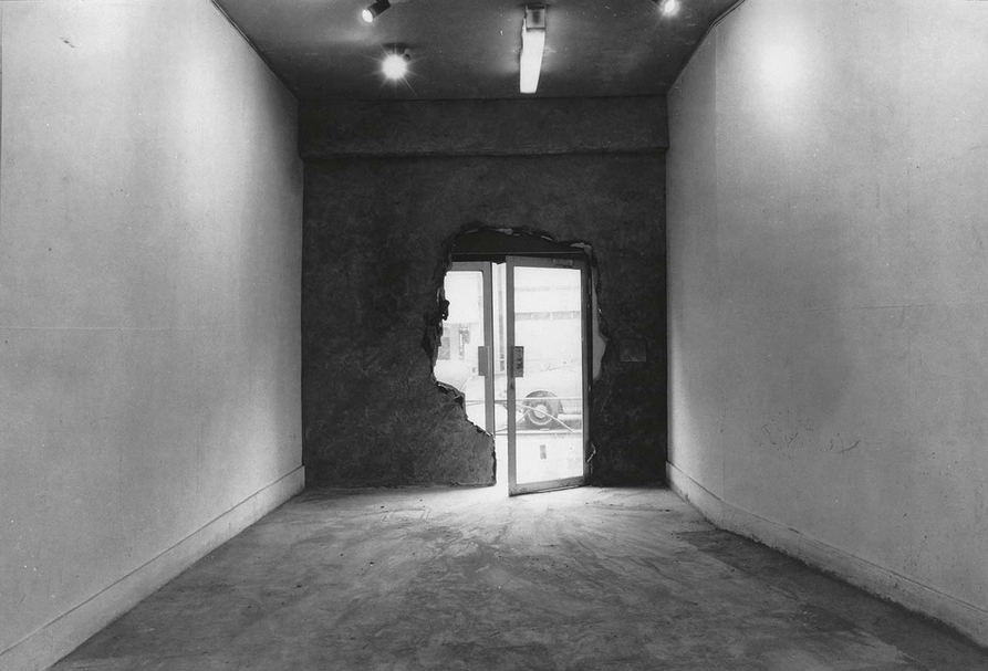 榎倉康二《Quality of Intervention》1972年於東京Tamura畫廊展出現場。© Michiyo Enokura, courtesy of Minemura Toshiaki Archive