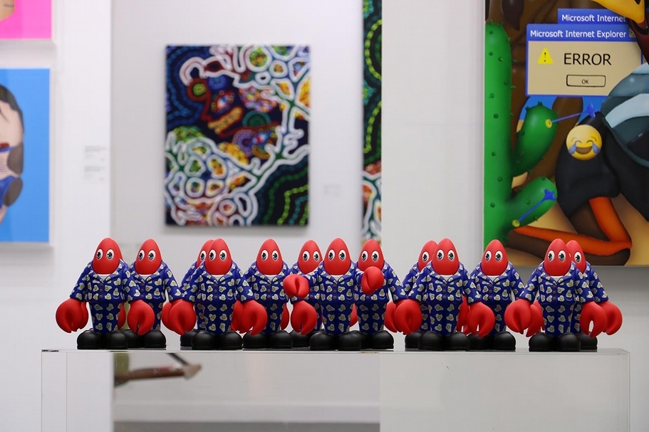 白石畫廊這次帶來多位不同創作形式與風格的年輕藝術家，均創銷售佳績。（攝影／邱惠鈺）