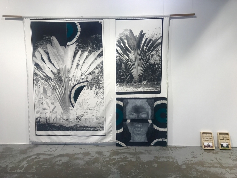 佐拉.歐普果(Zohra Opoku)作品於「編織事件」(Woven Matters)展場空間。(攝影/李欣潔)