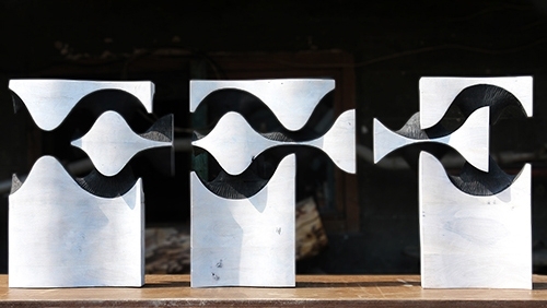 保加利亞藝術家茲德拉夫柯.茲德夫拉科(Zdravko Zdravkov)《Parts of an Endless Frieze》,胡桃木,125×10×50公分。(麗寶文化藝術基金會提供)