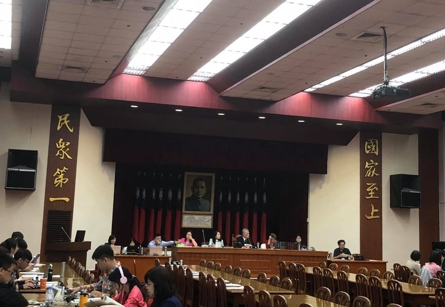 「分離課稅」的構想，獲得立委黃國書、羅明才等20位委員們的連署，並於10月31日，擴大舉辦公聽會。（簡秀枝提供）