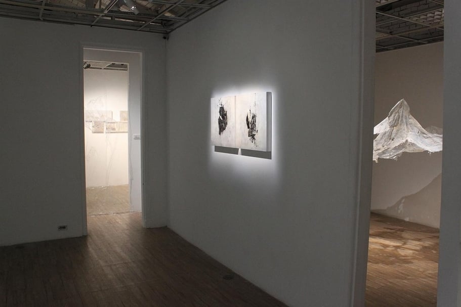 43號創藝實習中心「古燦瑜：皮膜之上，皮膜之下」展覽一景。（東海大學美術系提供）