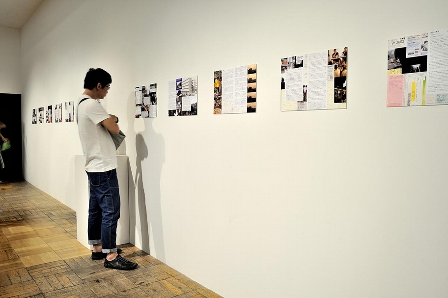 2014年,葉佳蓉策劃的「浪漫的地理——藝術家田野調查暨展演計畫」於日本東京arts chiyoda 3331展覽現場。(葉佳蓉提供)