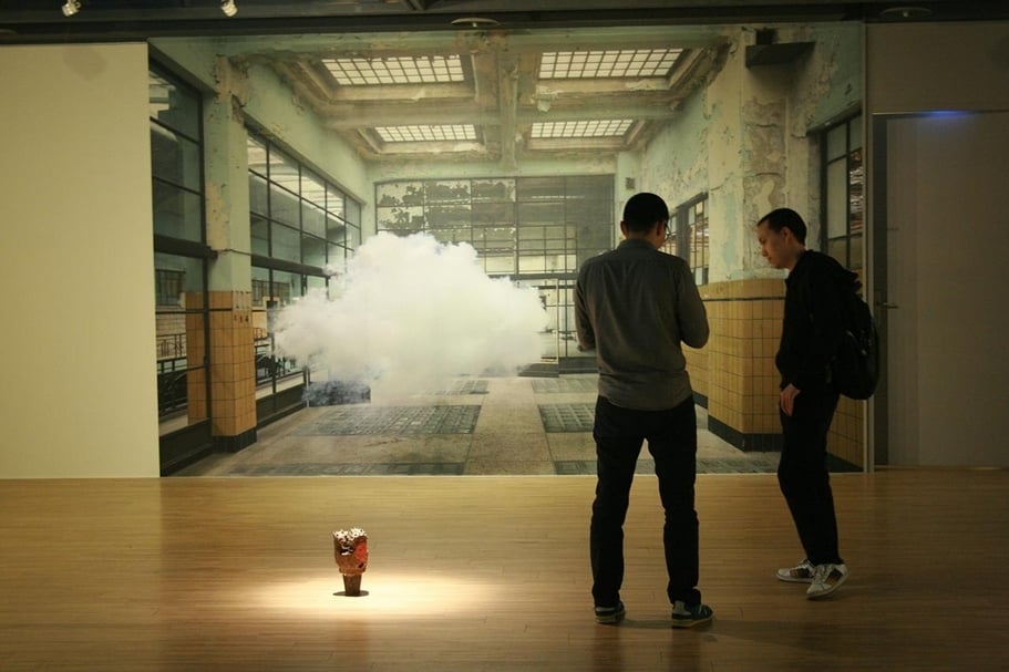 2013年「策展人培力＠美術館」，由方彥翔策劃的「氣候幻事」展覽現場。（鳳甲美術館提供）