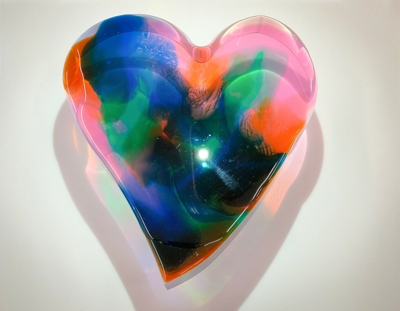 賴純純《無盡系列愛心》，壓克力盒26x26x12.5cm；紙盒31.5x31.5x16.5cm，2016。（68當代藝術空間提供）