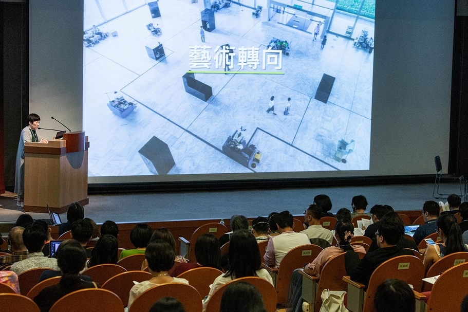 臺北市立美術館資深策展人蕭淑文以「反思當代策展」為題，談述策展的藝術轉向。（臺北市立美術館提供）