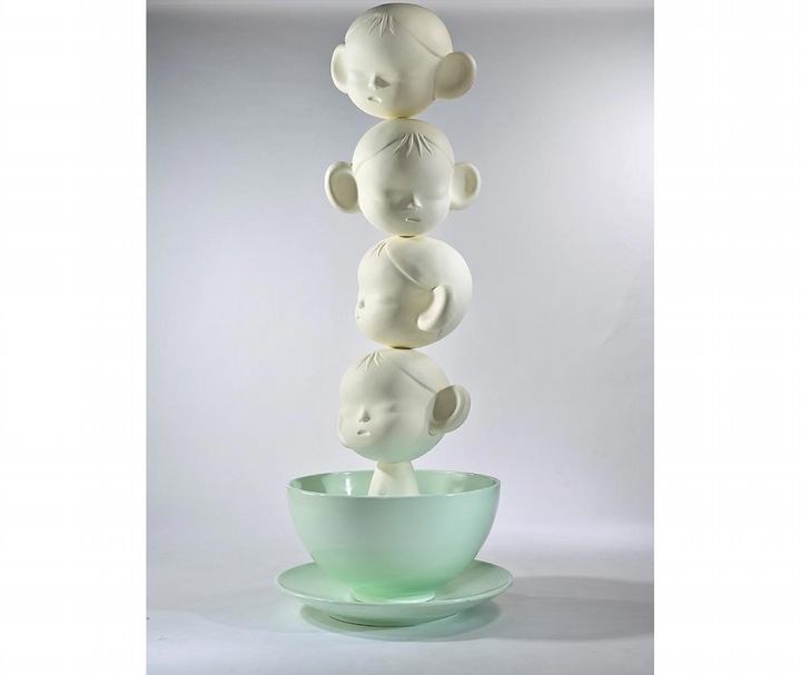 奈良美智《Quiet, Quiet》,漆、強化玻璃纖維,94.5x94.5 x 245cm,1999,估價:3,800萬至4,800萬新臺幣。(羅芙奧提供)