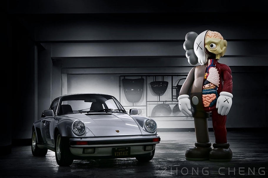 KAWS《同伴（Original Fake）》其創作於2011年，高達240公分的巨碩尺寸，全球總數僅3件。（中誠拍賣提供）