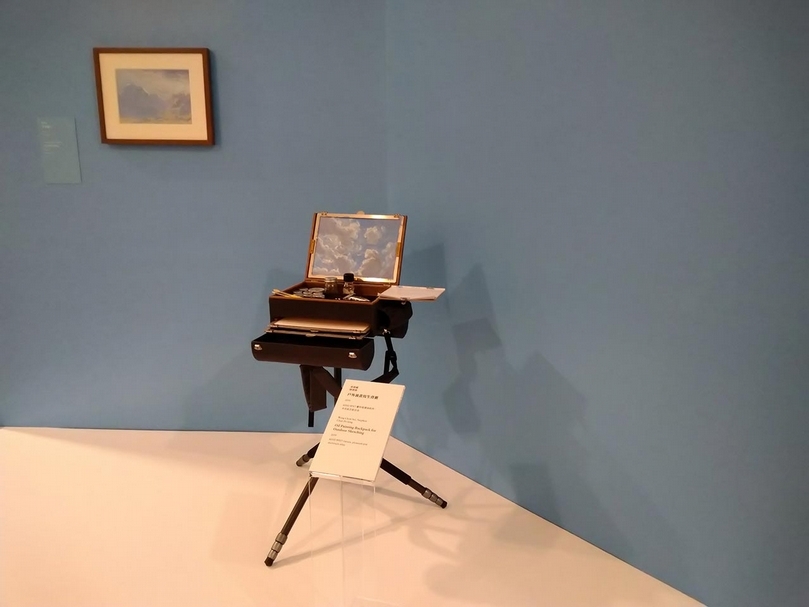 黃進曦的戶外寫生畫具,置入「景觀・觀景——由泰納到霍克尼」展覽。(黎家怡提供)