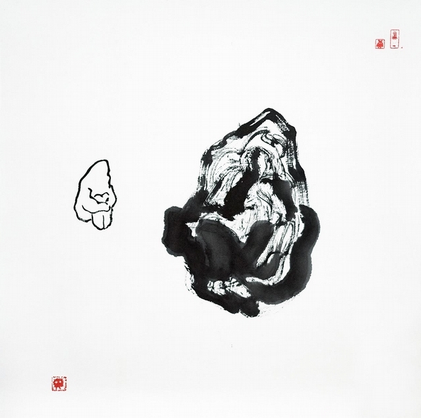 阿咧《“石”力至上》，墨、宣紙， 30x30cm，2019 。（意識畫廊提供）