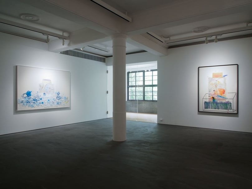 2019年，藝術家許炯於亞紀畫廊展出「自畫像」個展。（亞紀畫廊提供）
