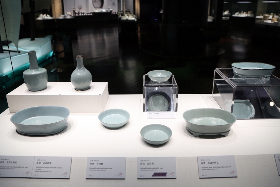 在故宮南院推出的「泥土的座標特展」中，特選13件北宋汝窯精品南下展出。（國立故宮博物院提供）