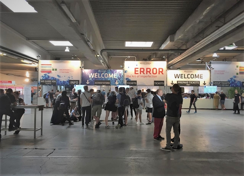 2018年的林茲電子藝術節（Ars Electronica Festival），展覽入口一景。（攝影／Bess Lee，CC BY-NC 3.0 TW）