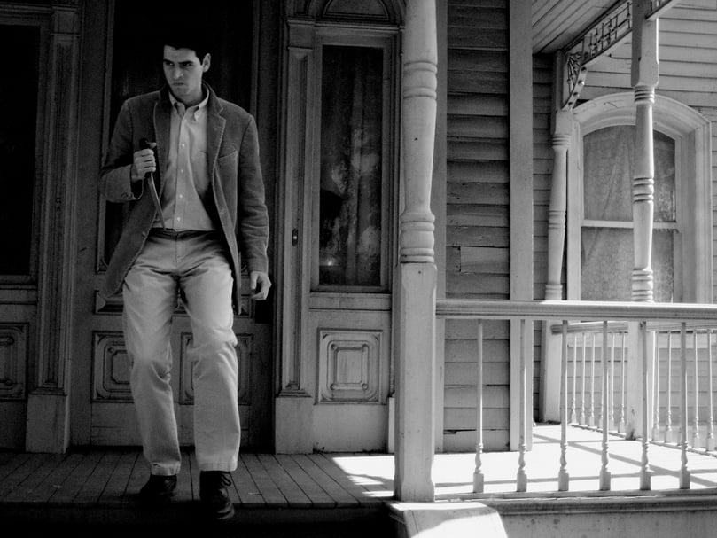 英國藝術家道格拉斯．高登（Douglas Gordon）的《24小時驚魂記》。（Public domain）