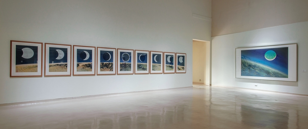 高雄市立美術館舉辦「奔．月——劉國松」展覽現場。（攝影／林宏龍，高雄市立美術館提供）