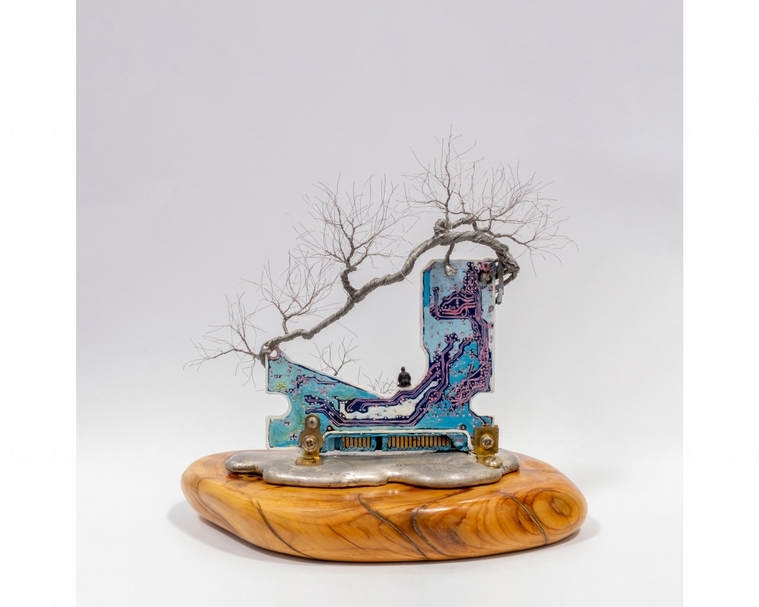 林佑森《大樹底下好遮蔭？（十七）》，複合媒材，12x12.5x8cm，2019。（大觀藝術空間提供）