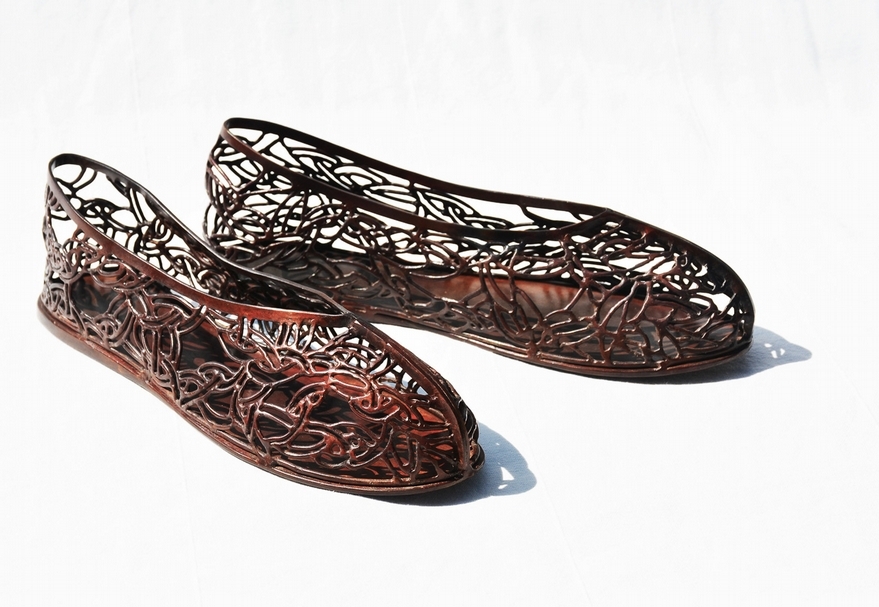 文鳳儀《為往昔：十六》，銅，8x24x8cm，2012。（大觀藝術空間提供）