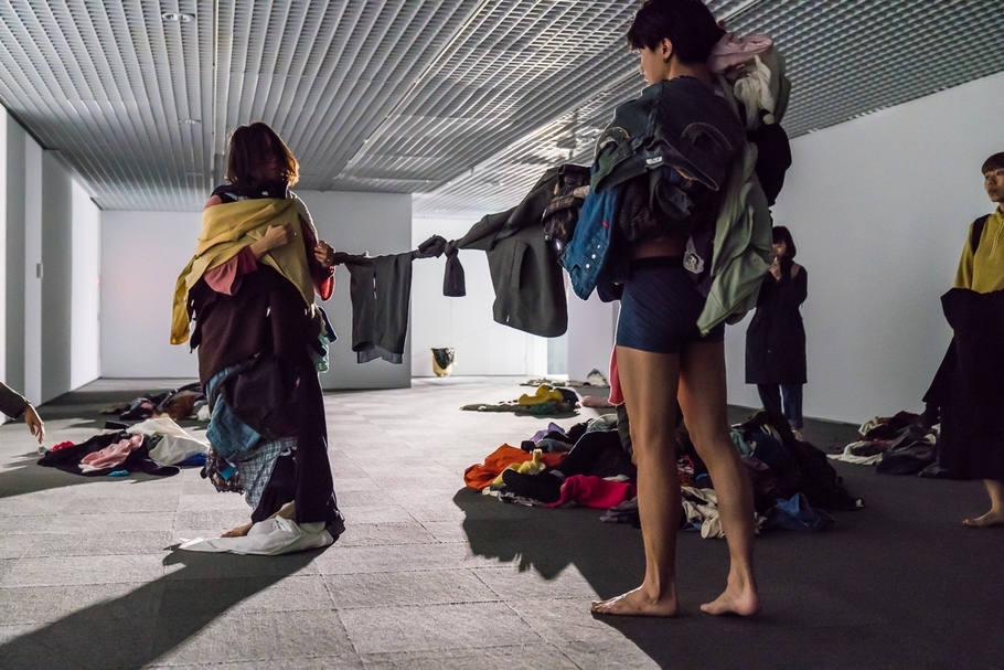 「這是一個在自助洗衣店的故事」劇照。（攝影／陳長志，北師美術館提供）