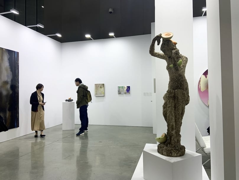 托尼.麥特里(Tony Matelli)2019年的作品《洗浴的女人》(Bathing Woman)。(本刊資料室)