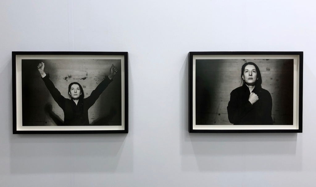 瑪麗娜・阿布拉莫維奇(Marina Abramović)2018年的作品《紀念碑研究 3》和《紀念碑研究 4》。(本刊資料室)