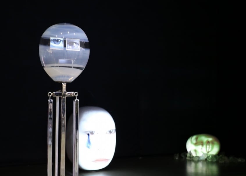 東尼.奧斯勒(Tony Oursler)的作品展出現場。(本刊資料室)