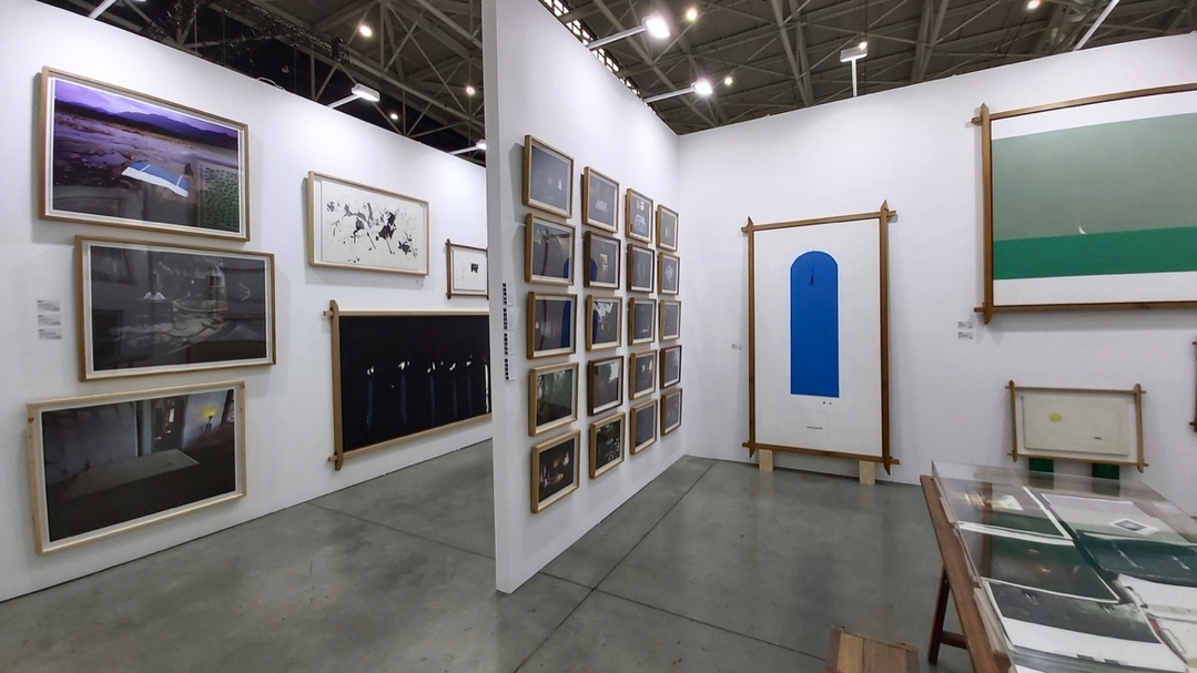 漢雅軒此次展出葉世強與葉偉立的展位現場。（高森信男提供）
