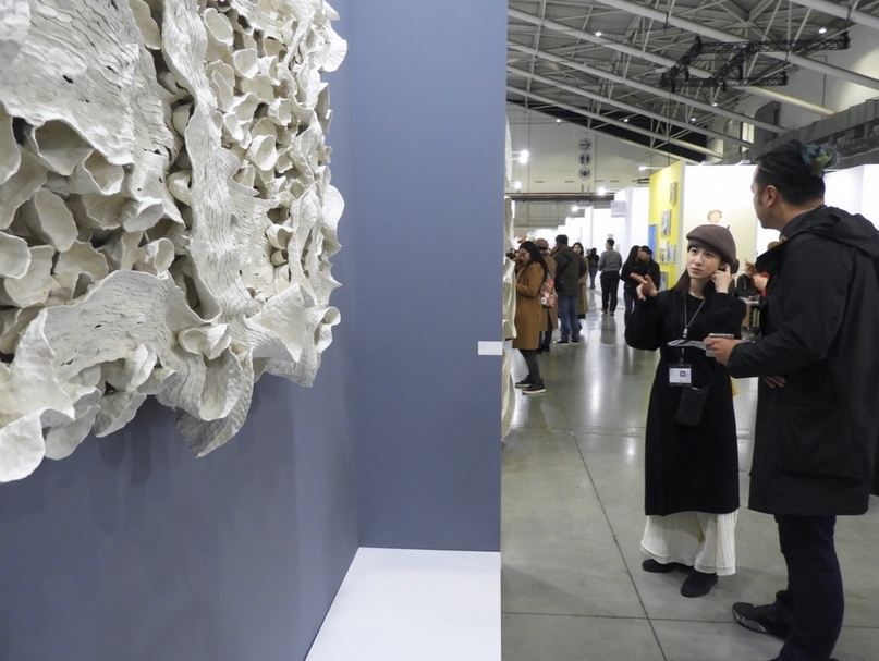 連俞涵認為，「作品從捏塑造型燒窯到成品，因溫度的變化產生質變，每一個階段都會有種不可知的狀態」而這也正是徐永旭的作品引人之處。（本刊資料室）