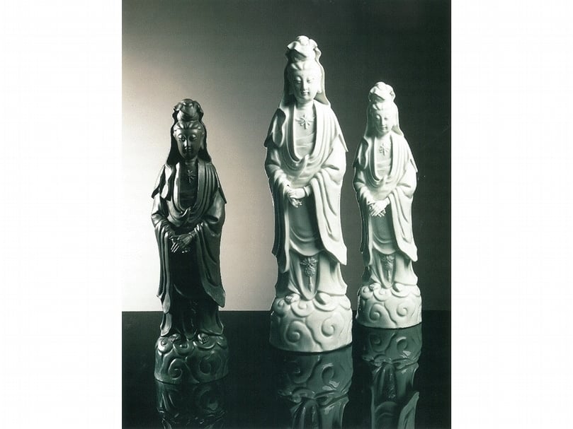 梅森製《觀音像與德化白瓷觀音像》右一，德勒斯登博物館藏。（李曉欣提供）