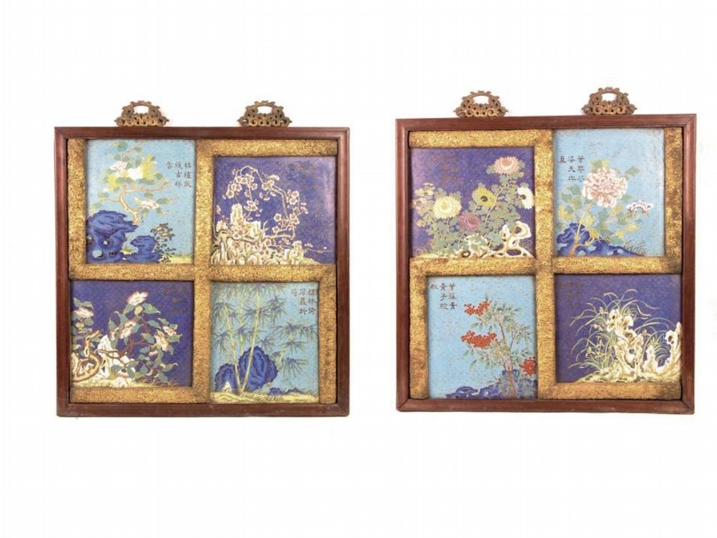 清《紫檀框銅鍍金萬字掐絲琺瑯花卉掛屏》一對 紫檀，銅板掐絲琺瑯製。全高92.2公分。清乾隆朝宮廷陳設藝術品。此掛屏呈正方形，邊框由紫檀木所製，邊框上部有兩個銅製鎏金雲朵紋掛鉤。屏心為一個巨大的銅製反向「」字，表面鎏金鏨刻蝙蝠、仙桃紋。字四邊巧妙地將整個屏心畫分成右上、右下、左上、左下四個部分，均為方形掐絲琺瑯花卉小圖，小圖分為深藍色地和淺藍色地兩種，表面皆為掐絲製萬字不到頭錦紋。其一的四個小圖分別為右上白色梅花，右下藍、綠色竹石，左上黃、白色佛手，左下紅、白色鮮花。每圖右上角書寫七言詩一句，分別
