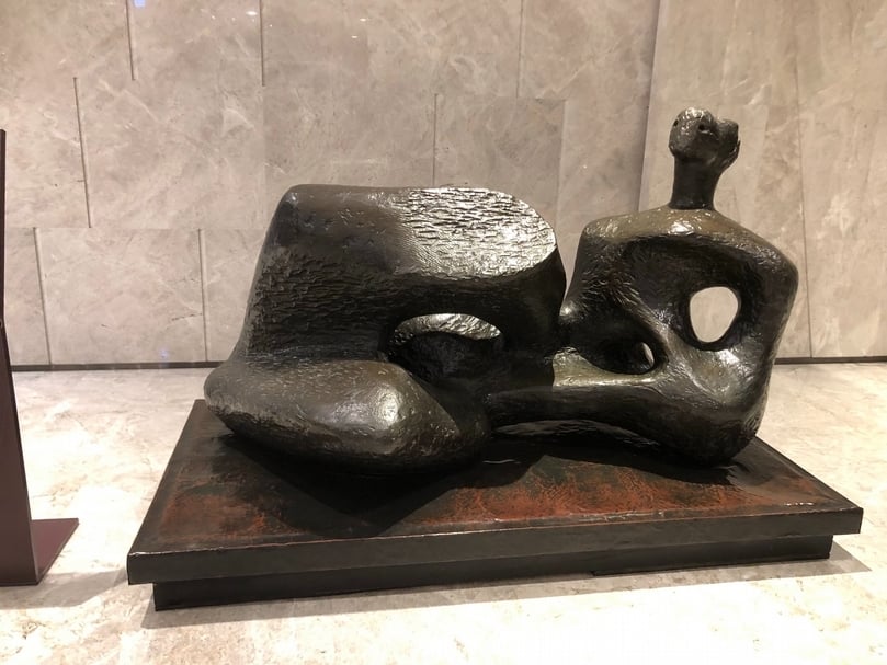 亨利．摩爾（Henry Moore）的《臥女像》。（簡秀枝提供）