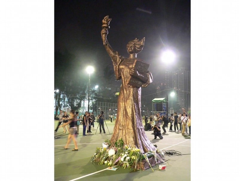 香港為紀念六四事件21週年而立的民主女神像。（©維基百科）
