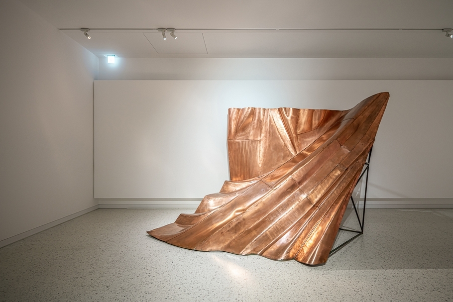 傅丹（Danh Vō）的作品《We the people》於文心藝所工坊展覽現場。（文心藝術基金會提供）