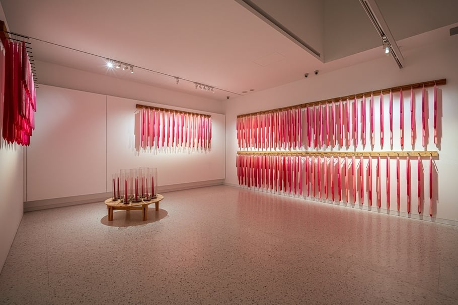 傅丹（Danh Vō）的作品《 Garden with Pigeons in Flight》於文心藝所工坊展覽現場。（文心藝術基金會提供）