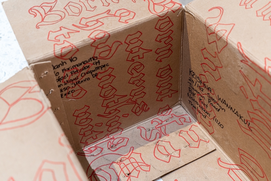 傅丹（Danh Vō）的作品《Born out of a uterus I had nothing to do with,》於文心藝所工坊展覽現場（文心藝術基金會提供）