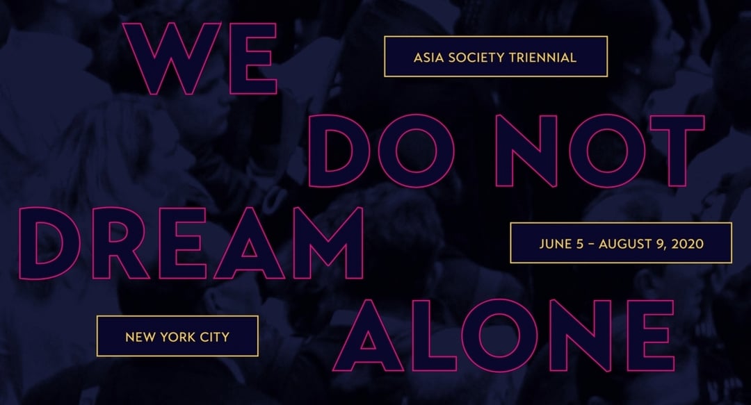 首屆的「亞洲協會三年展:我們並非獨自做夢」(Asia Society Triennial: We Do Not Dream Alone)主視覺。(© Asia Society)