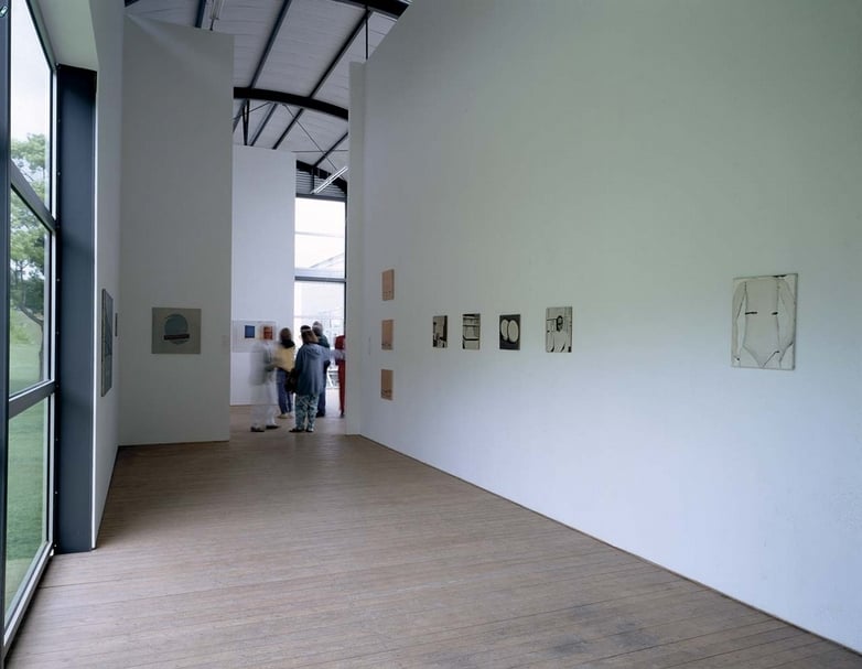 1992年第九屆卡塞爾文件展上，呂克．圖伊曼斯個展現場。（卓納畫廊提供）