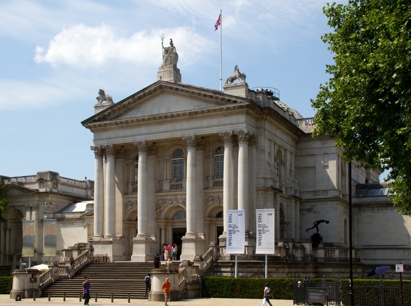泰德美術館（Tate Britain）自1984年起，每年舉辦透納獎（Turner Prize），而千禧年後，則在英國各鄉鎮舉辦。（By Tony Hisgett from Birmingham, UK - Tate BritainUploaded by Magnus Manske, CC BY 2.0）