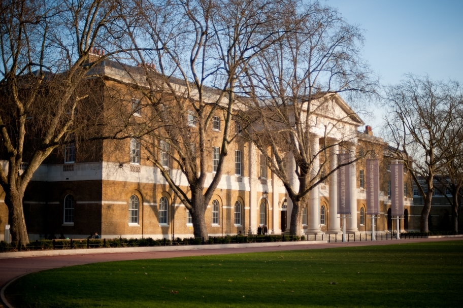 薩奇美術館 （The Saatchi Gallery）歷經閉館，在2010年查爾斯．薩奇（Charles Saatchi）宣布捐贈予英國政府。（© Jack Gavigan, CC BY-SA 3.0）