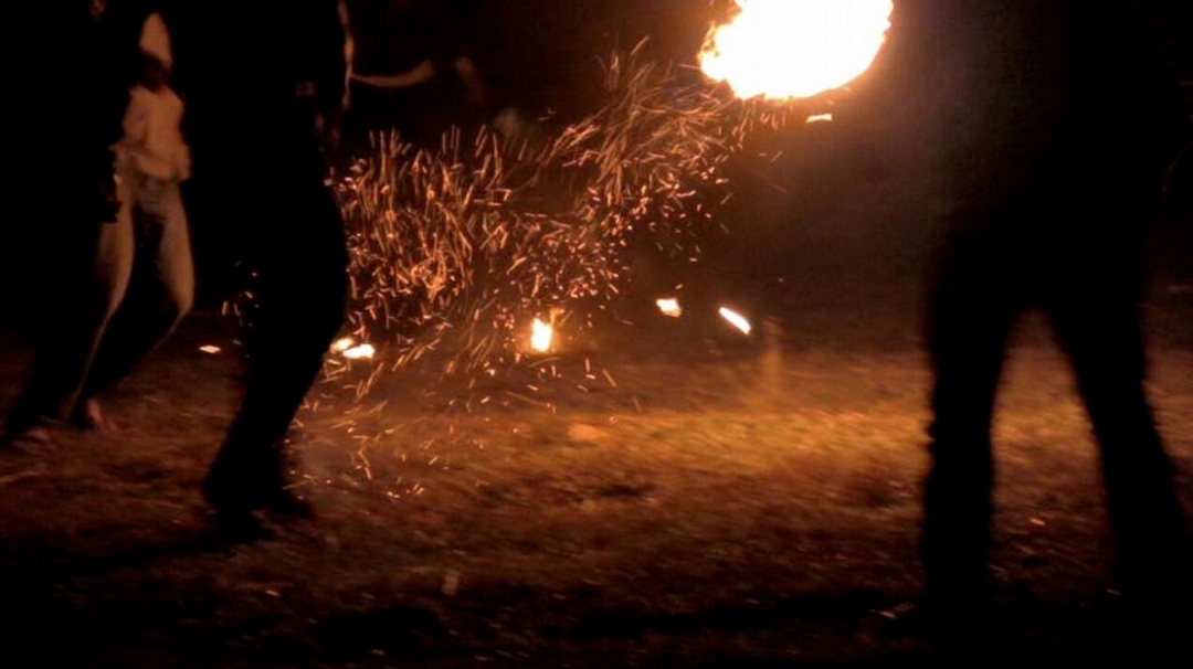 阿比查邦・韋拉斯塔古（Apichatpong Weerasethakul）《納布亞魅影》，錄像截圖，2009。（Kick the Machine Films提供）