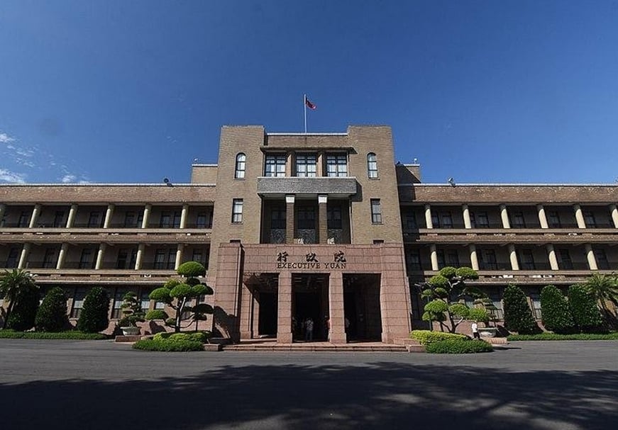 行政院就是二二八事件當中的行政長官公署，國定古蹟，但卻沒有在指定時將二二八事件列入。（© 林高志）
